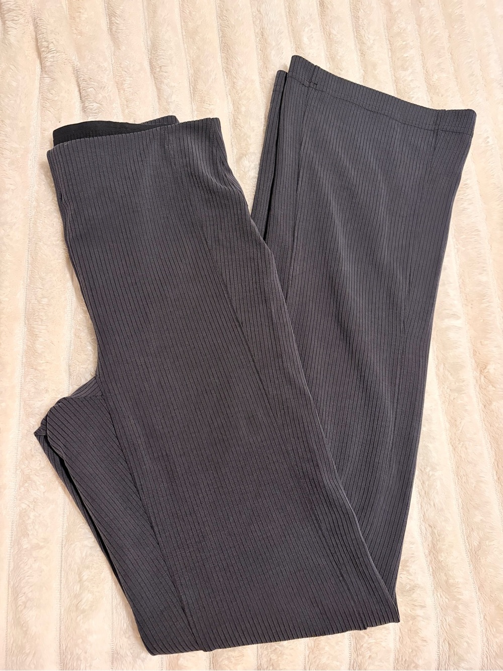 Lululemon Ribbed Soft streme Flared Pant - Charcoal/Blk